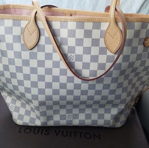 Louis Vuitton

Damier Azur Canvas Neverfull MM N41